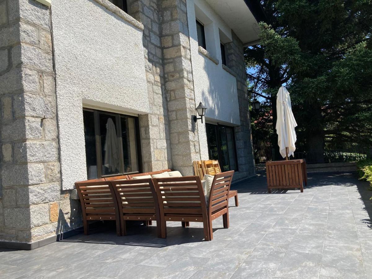 Los Cedros, Gran Chalet Con Piscina Y Apartamento En Navacerrada Villa Esterno foto