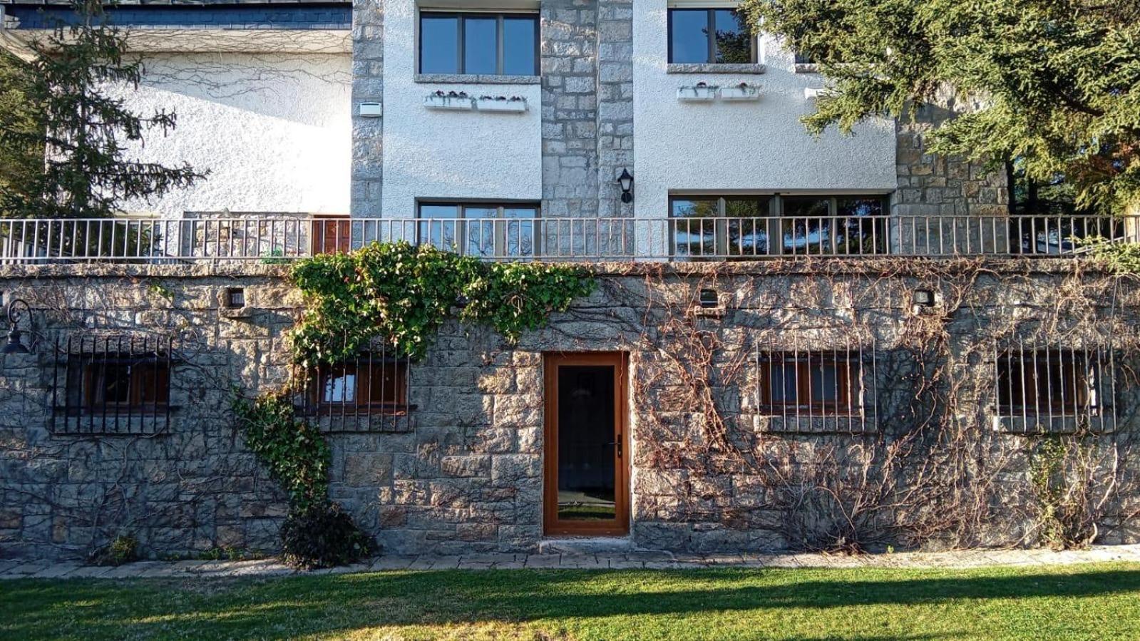 Los Cedros, Gran Chalet Con Piscina Y Apartamento En Navacerrada Villa Esterno foto