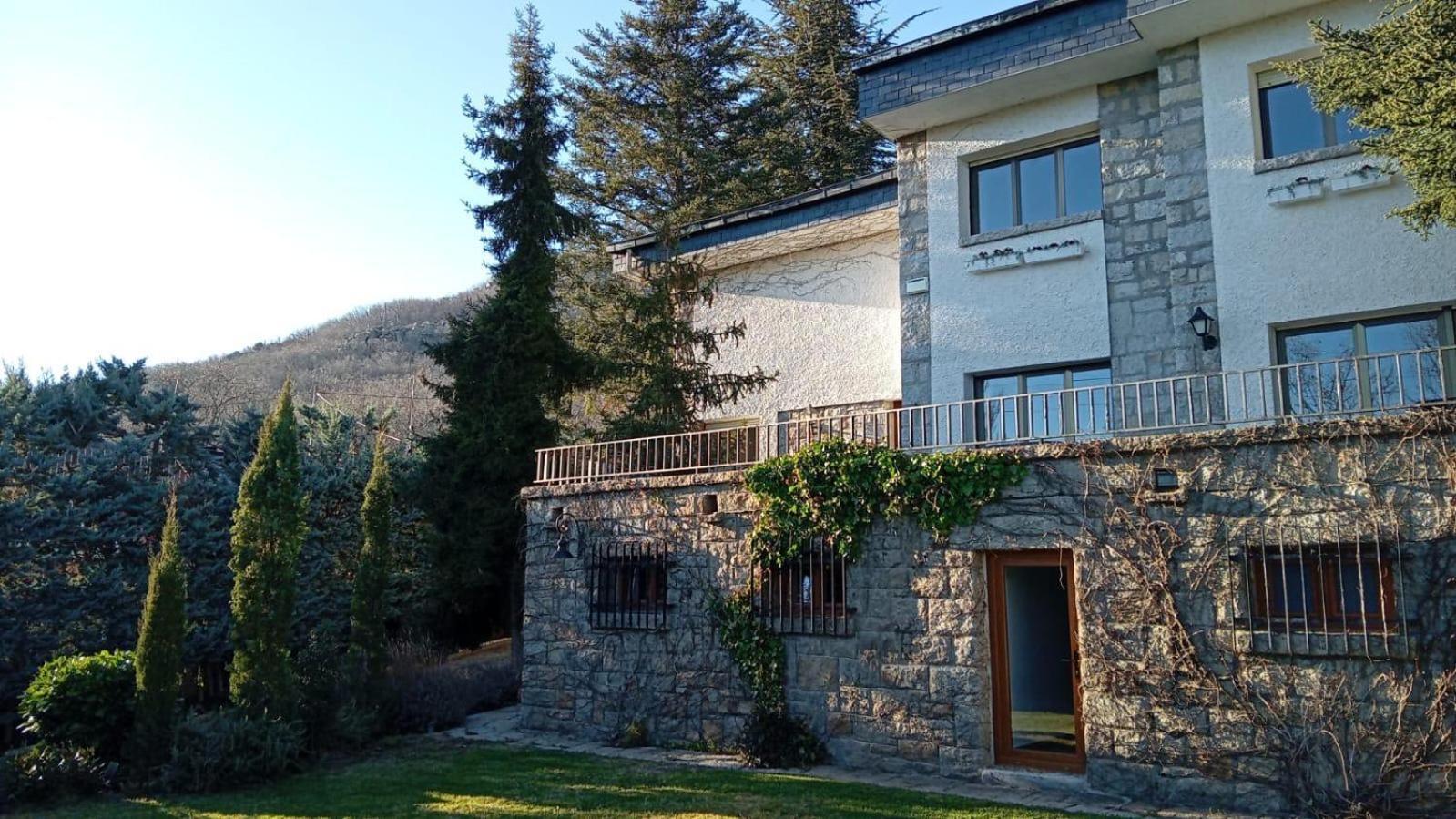 Los Cedros, Gran Chalet Con Piscina Y Apartamento En Navacerrada Villa Esterno foto